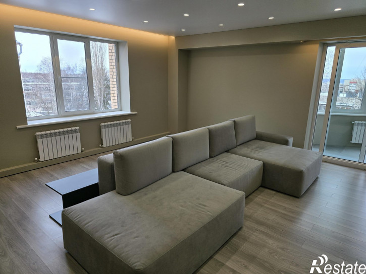 3-комн квартира Гузовского улица,13А