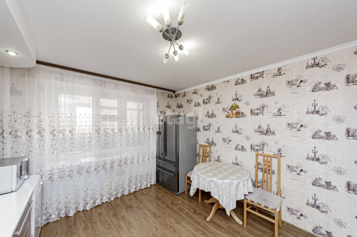 3-комн квартира Энергостроителей, 23