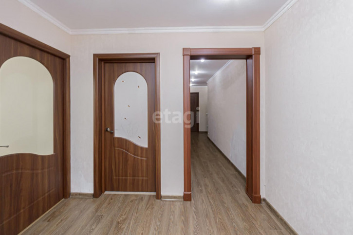 3-комн квартира Энергостроителей, 23