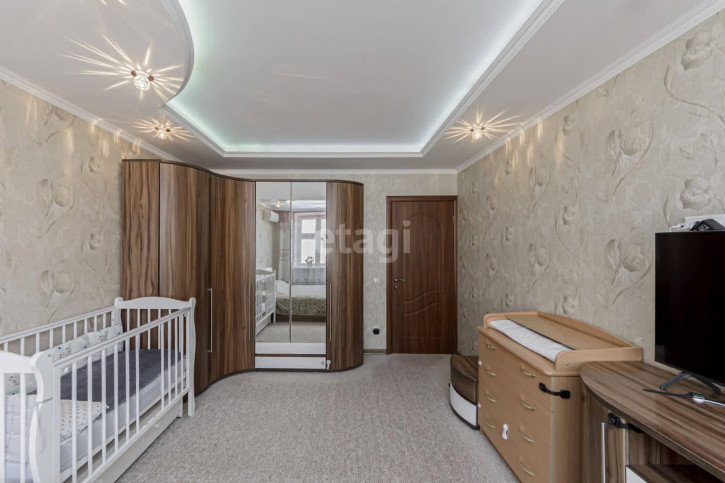 3-комн квартира Энергостроителей, 23