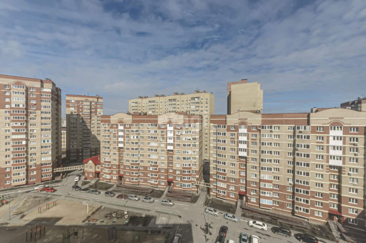 3-комн квартира Энергостроителей, 23