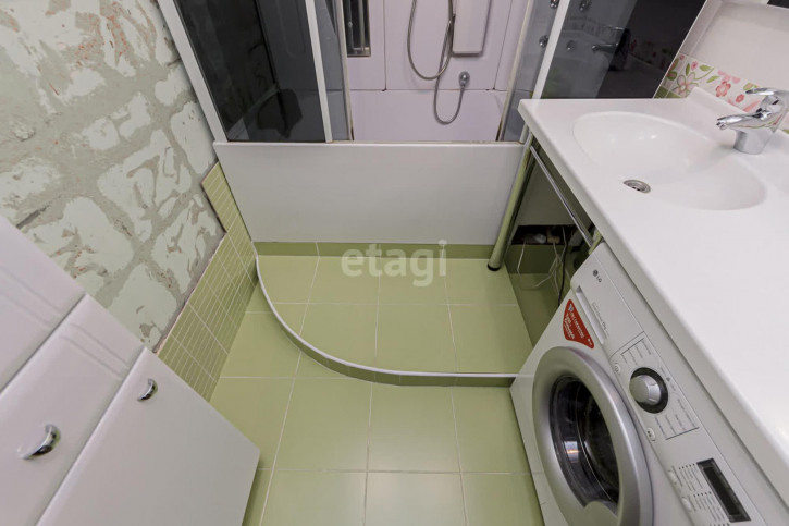 3-комн квартира Энергостроителей, 23