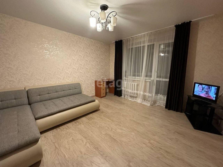 3-комн квартира Уральская, 53/5