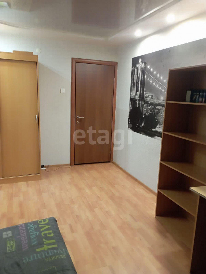 3-комн квартира Курчатова, 11