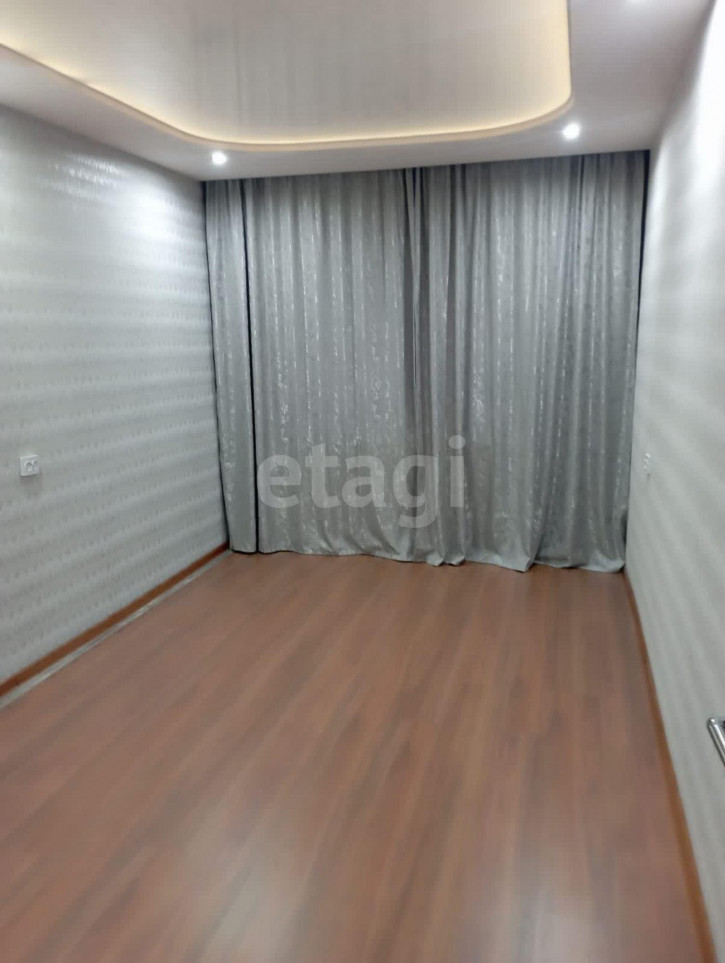 3-комн квартира Курчатова, 11