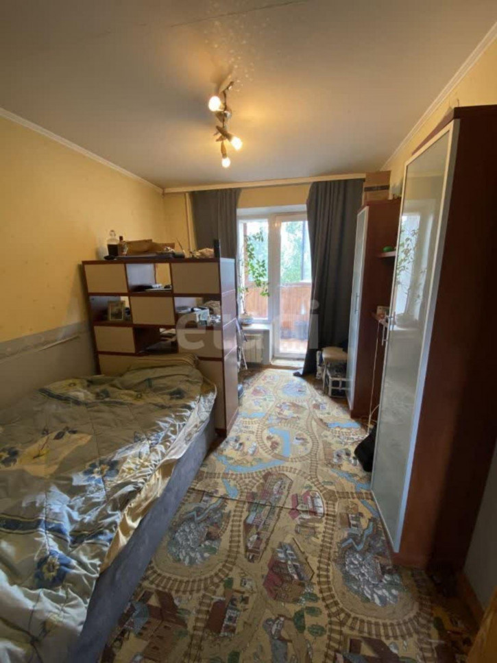 4-комн квартира Красных командиров, 32