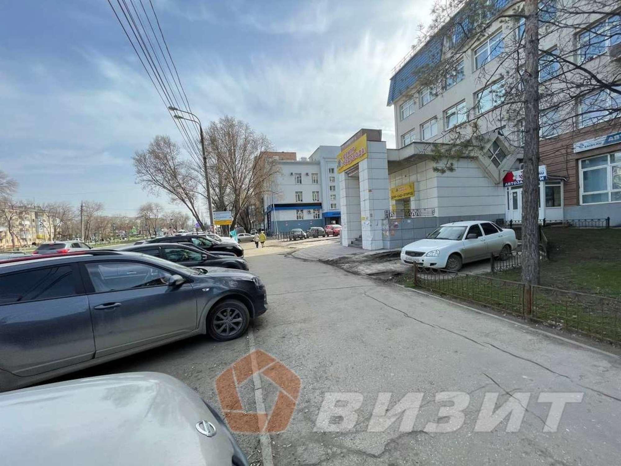 Купить торговое помещение за 30 000 000 рублей на Авроры улица, 110к1