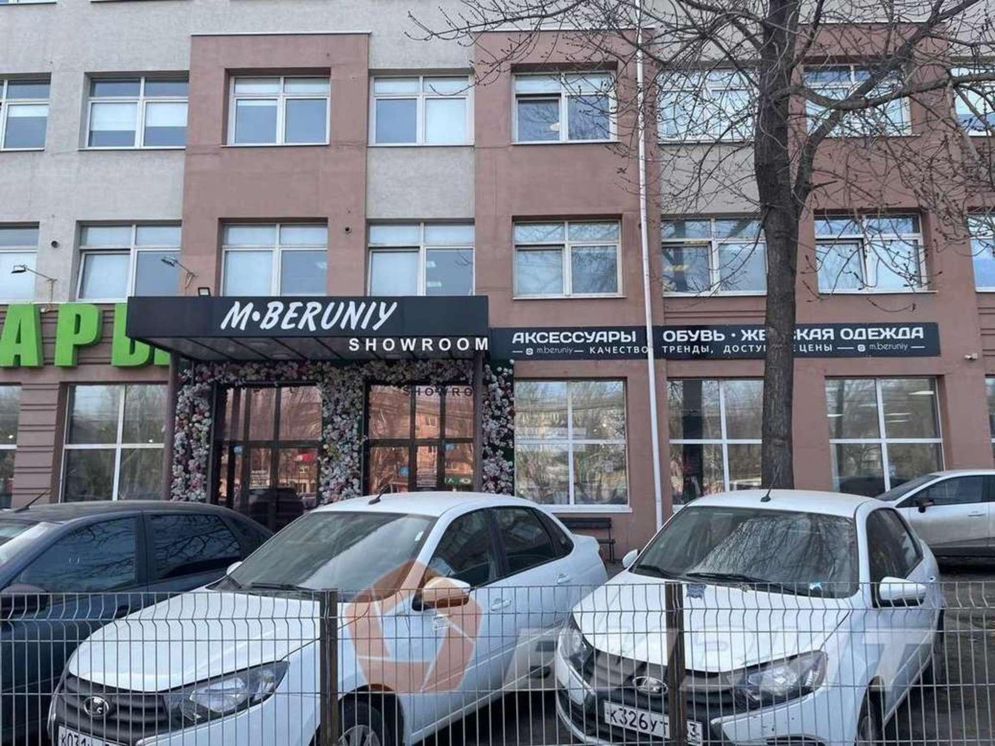 Купить торговое помещение за 30 000 000 рублей на Авроры улица, 110к1