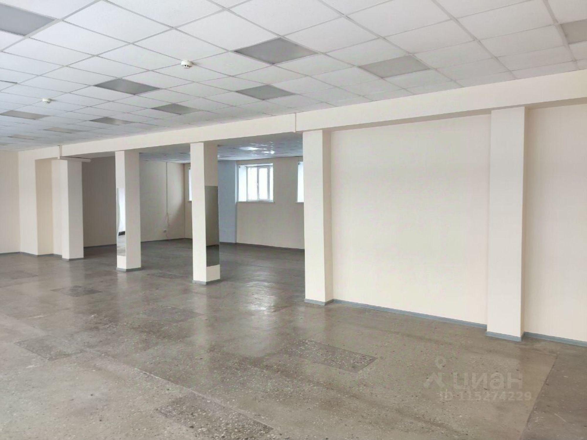 Сдать торговое помещение за 90 005 рублей на Коммунистический пр-кт, 2