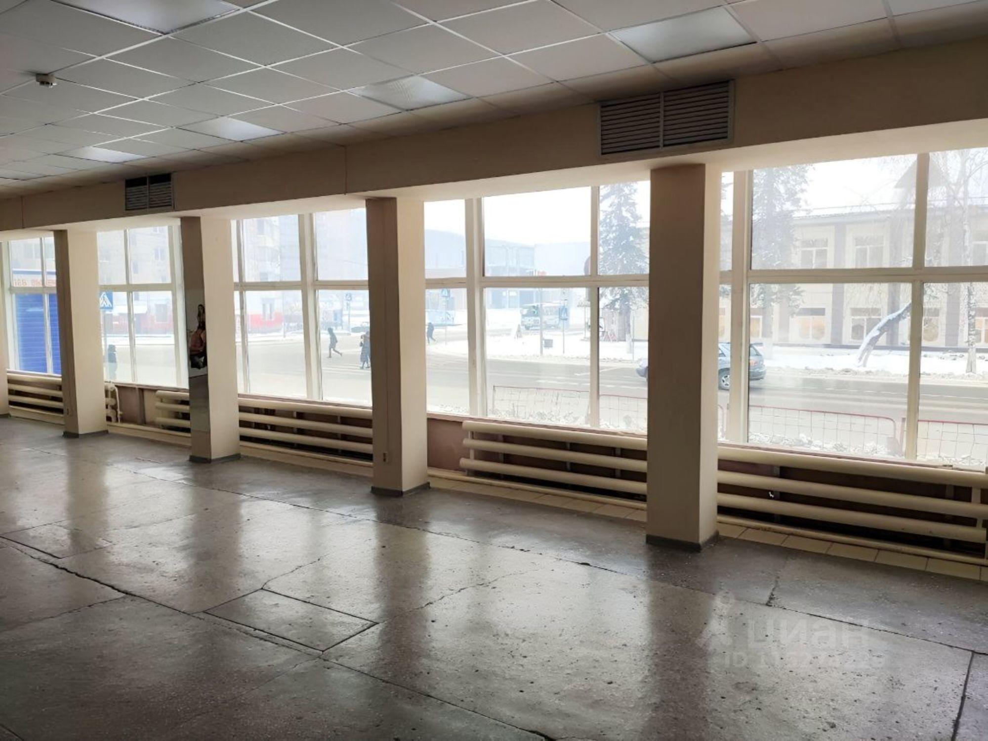Сдать торговое помещение за 90 005 рублей на Коммунистический пр-кт, 2