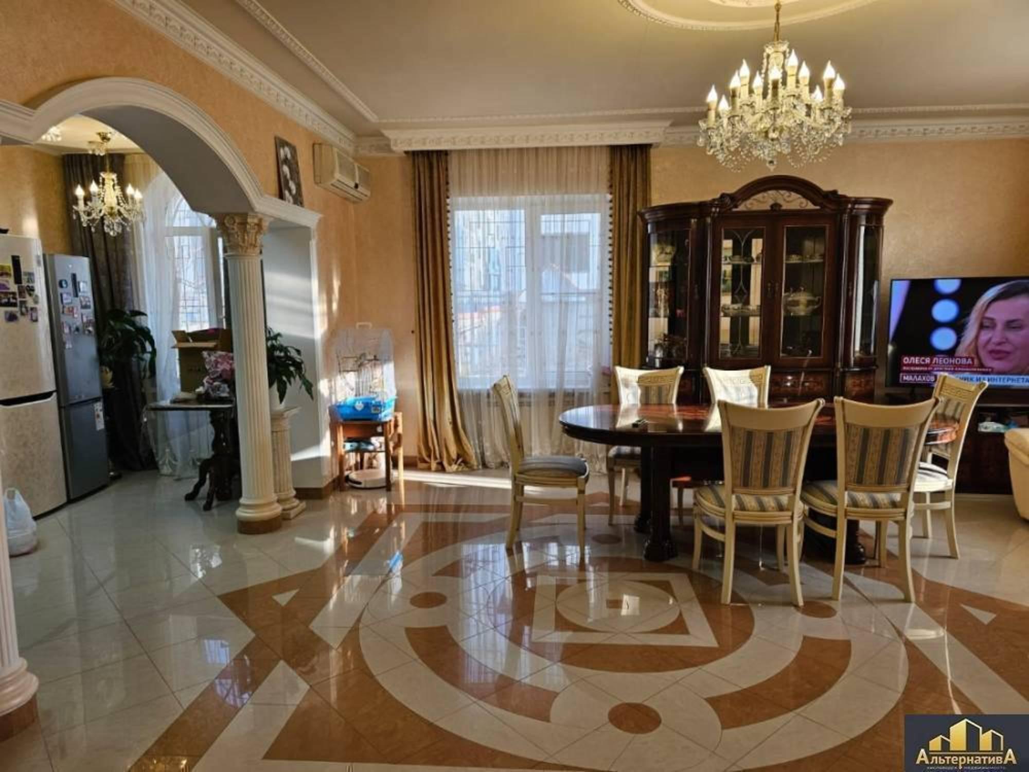 Купить дачу, дом, коттедж за 67 000 000 рублей на Замковая ул.