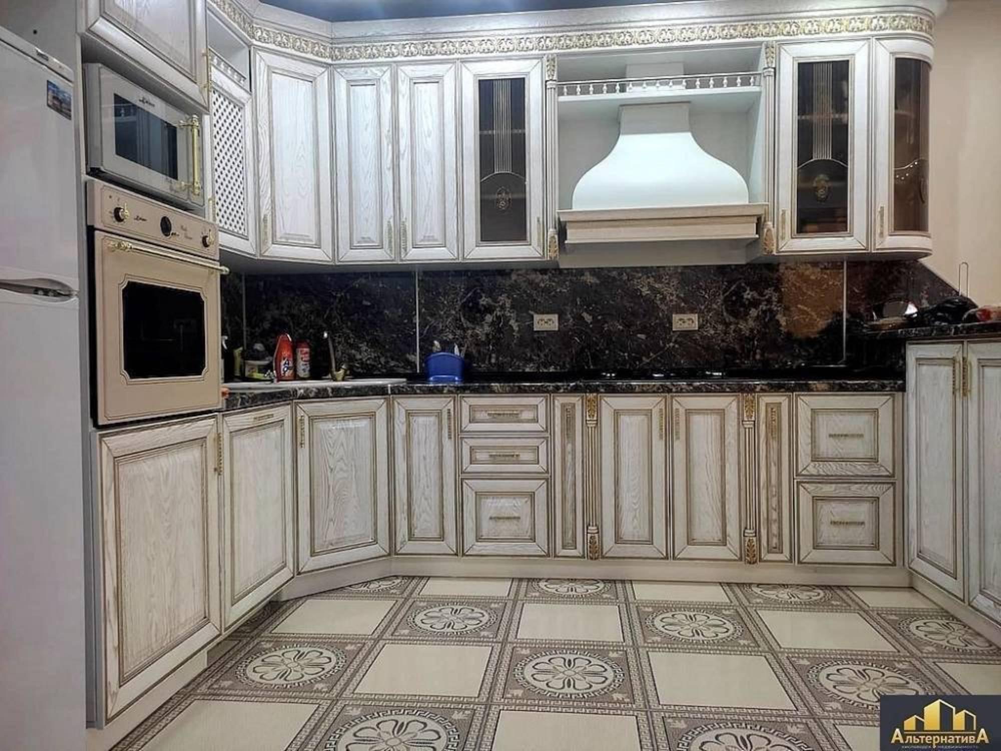 Купить дачу, дом, коттедж за 33 000 000 рублей на Озерная ул.