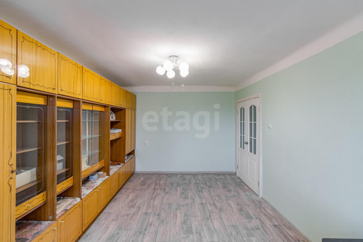 3-комн квартира улица Щетинина, 64а