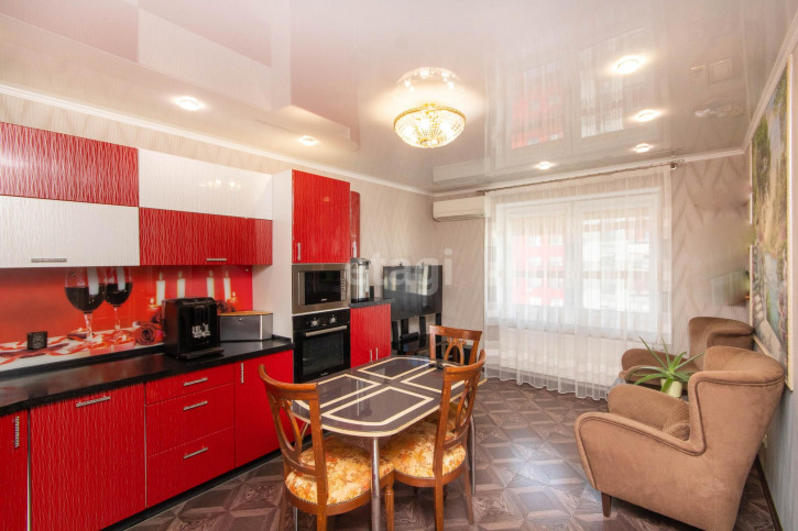 3-комн квартира Газовиков, 65