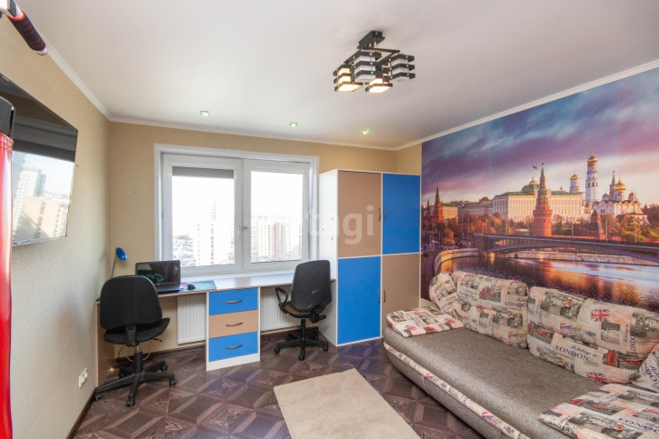 3-комн квартира Газовиков, 65