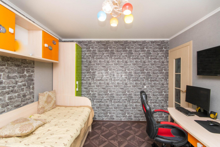 3-комн квартира Газовиков, 65