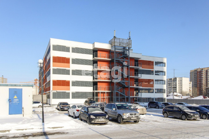 2-комн квартира Бакинских Комиссаров, 3/1