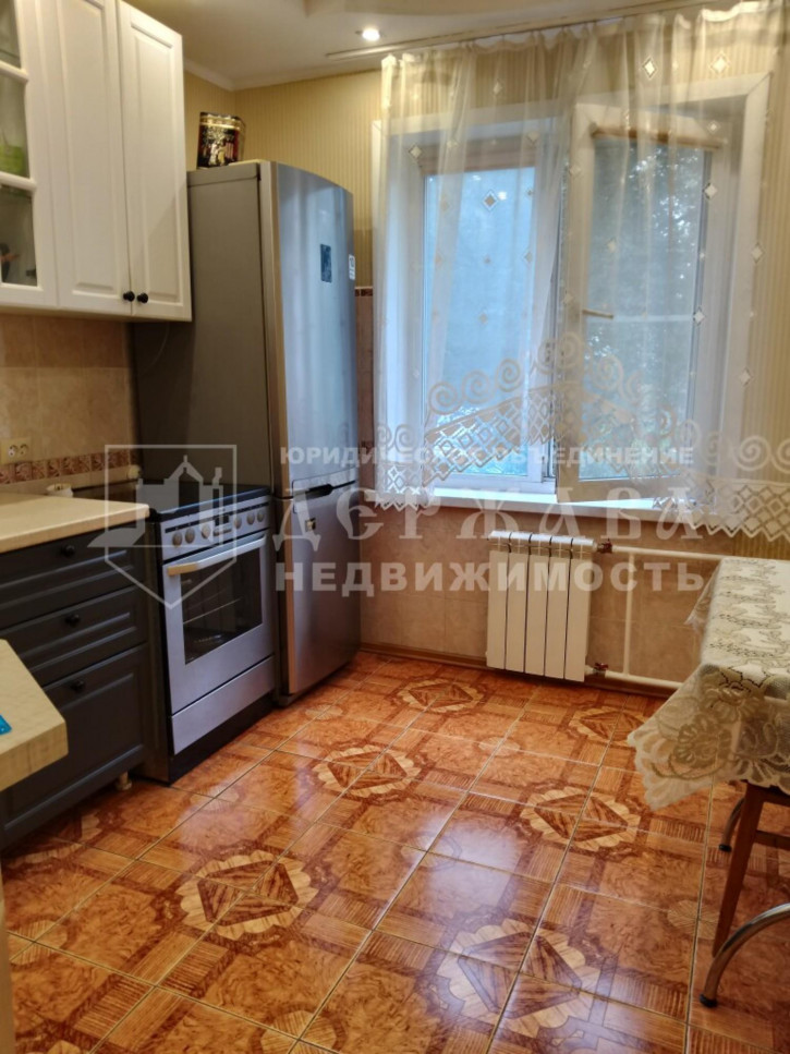 4-комн квартира проспект Шахтёров