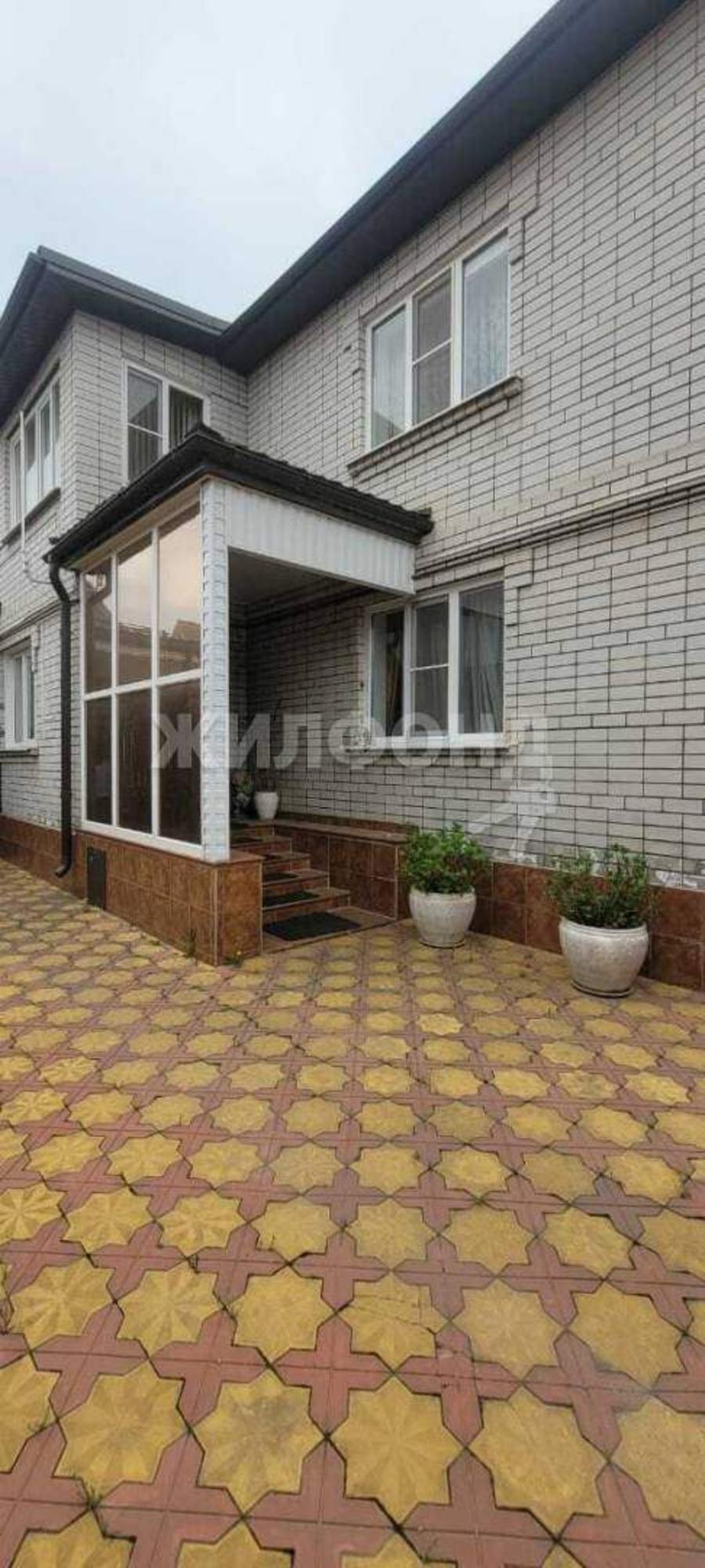 Купить дачу, дом, коттедж за 15 900 000 рублей на Романа Вершинина улица
