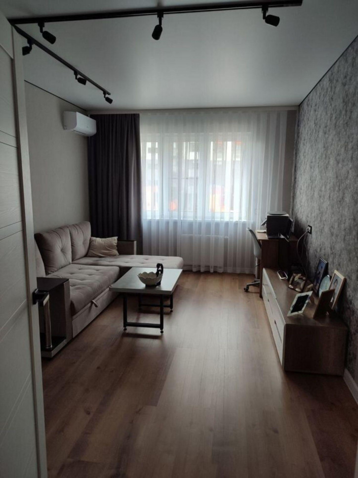 2-комн квартира улица Крылова, 13к3