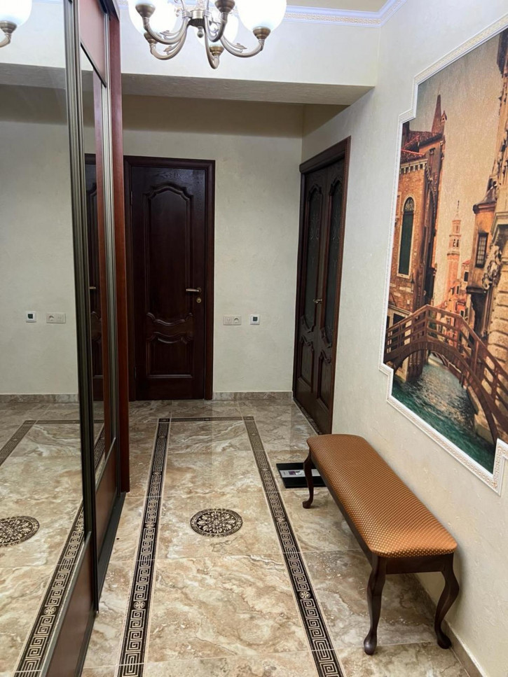 2-комн квартира улица Толстого, 111А