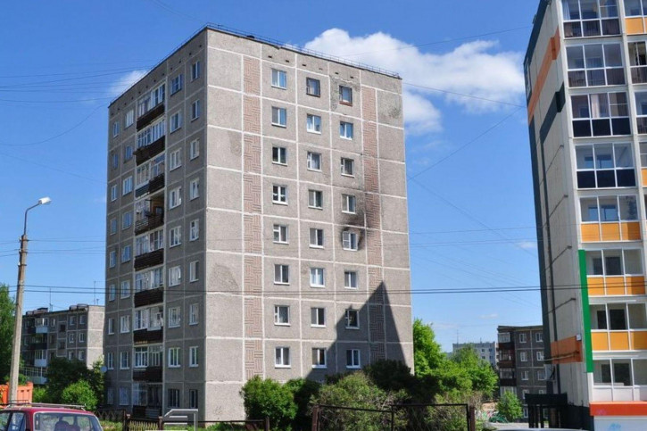 4-комн квартира Строителей 32