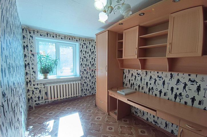 4-комн квартира Строителей 32