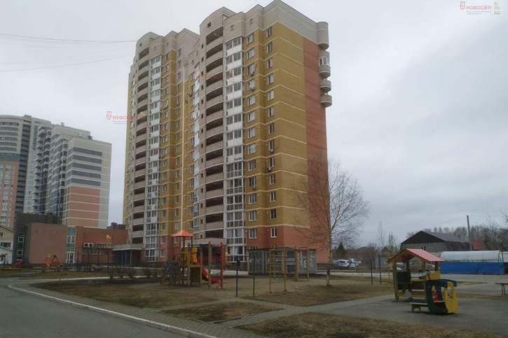 3-комн квартира Уральских рабочих 80