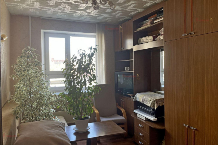 3-комн квартира Пехотинцев 12