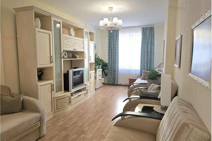 3-комн квартира Мехренцева 46