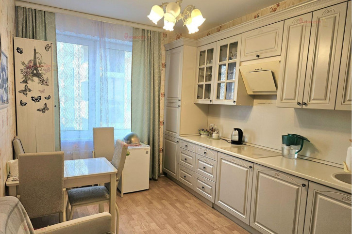 3-комн квартира Мехренцева 46
