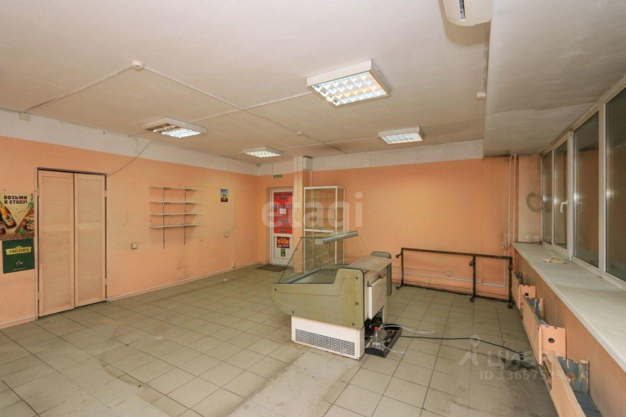 Купить торговое помещение за 4 689 840 рублей на Свердловский округ, микрорайон Радужный,121