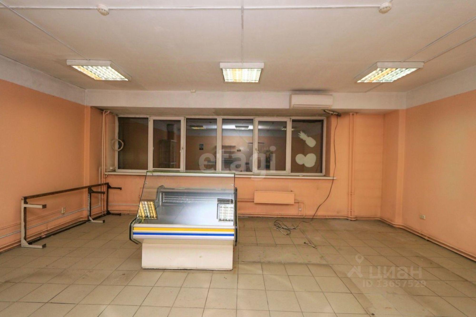 Купить торговое помещение за 4 689 840 рублей на Свердловский округ, микрорайон Радужный,121