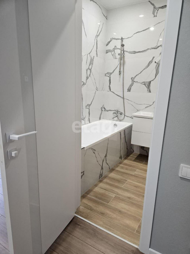 2-комн квартира Республики, 204/11