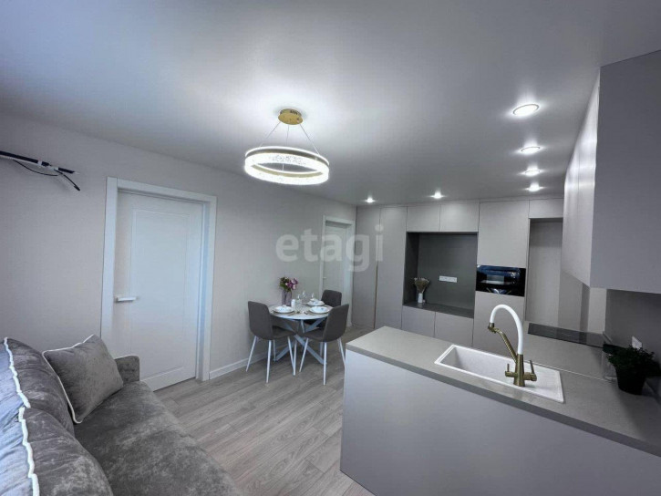 3-комн квартира Монтажников, 42а