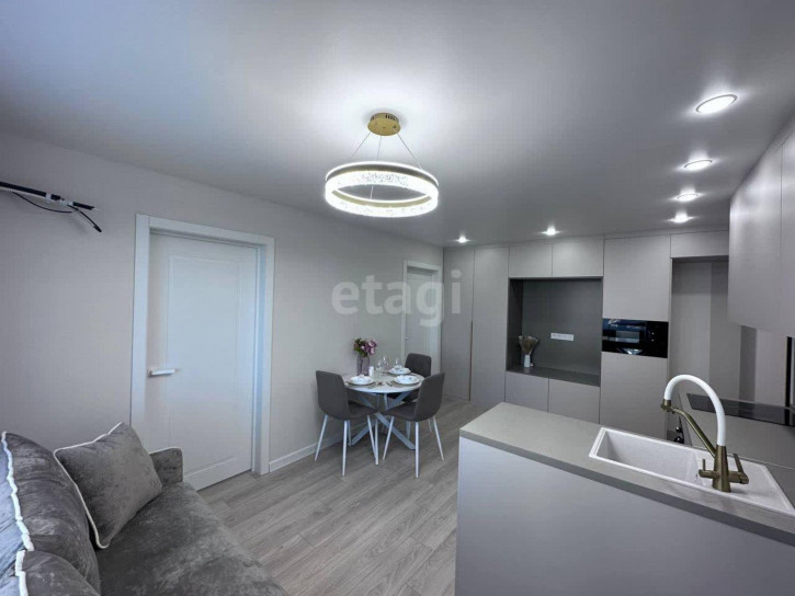 3-комн квартира Монтажников, 42а
