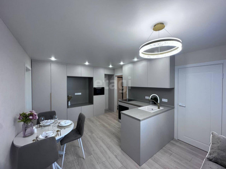3-комн квартира Монтажников, 42а