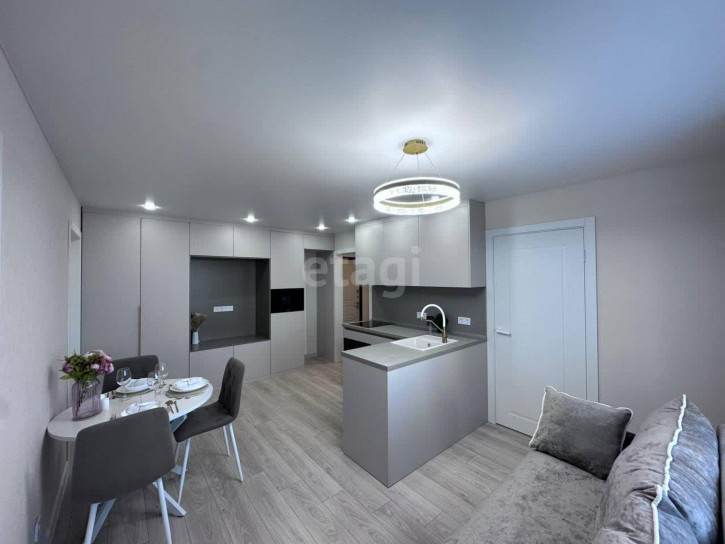 3-комн квартира Монтажников, 42а