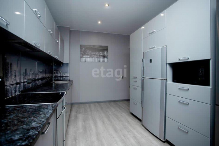 3-комн квартира Дружбы, 73