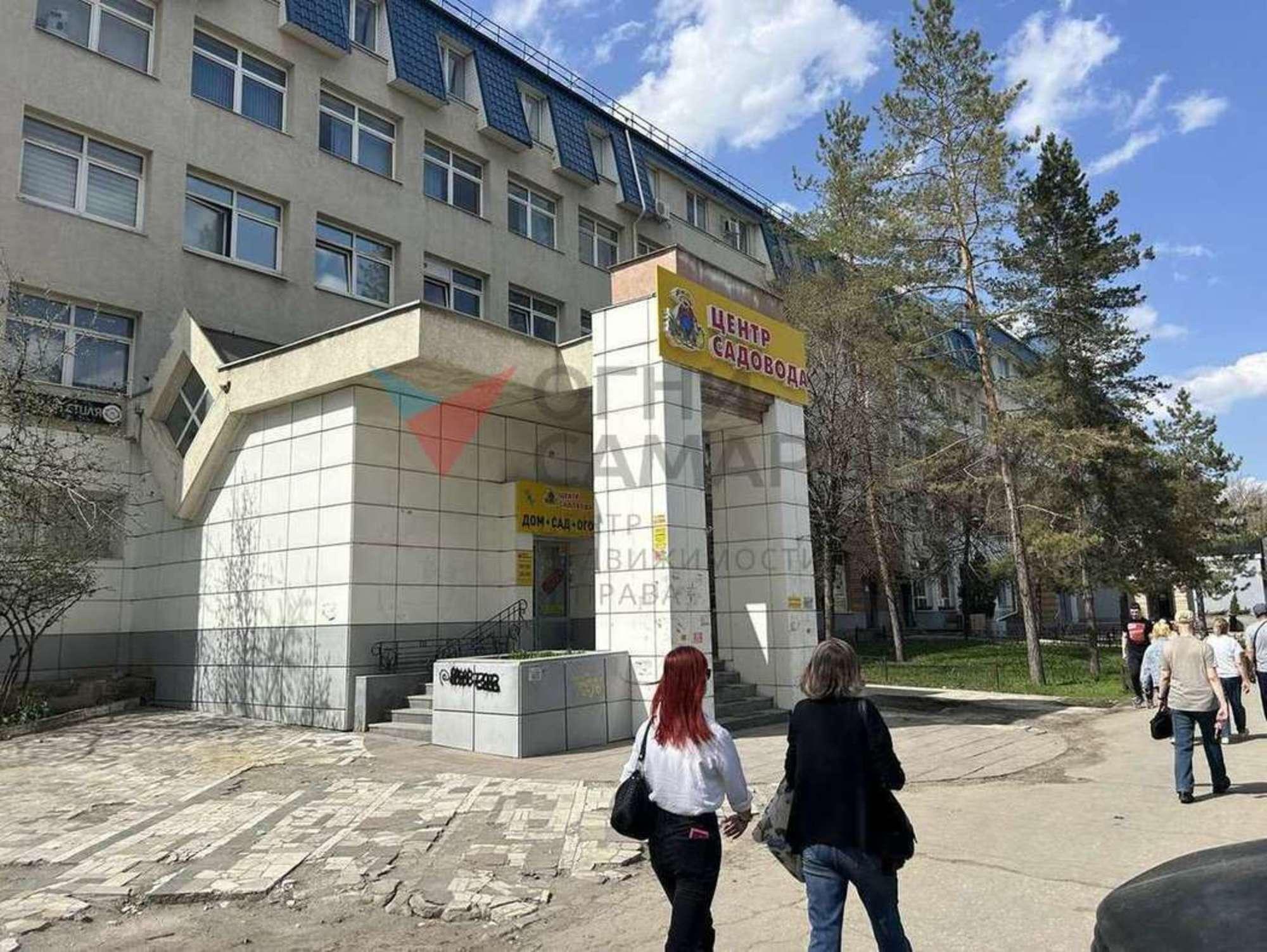 Купить торговое помещение за 33 000 000 рублей на Авроры улица, 110