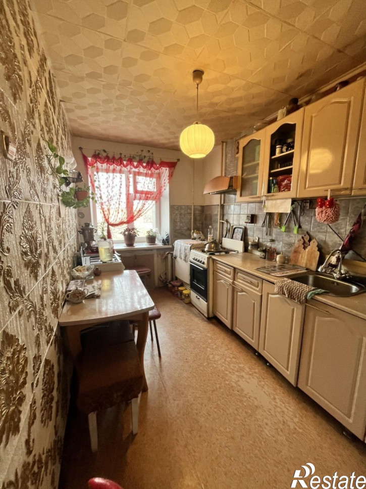 3-комн квартира Россия,  г. Комсомольск-на-Амуре, ул. Дзержинского, д. 38, корп. 2