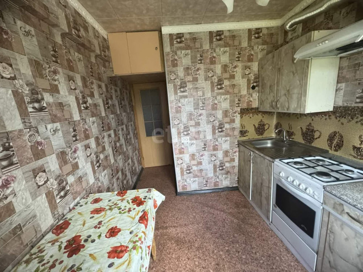 2-комн квартира улица Бузинова