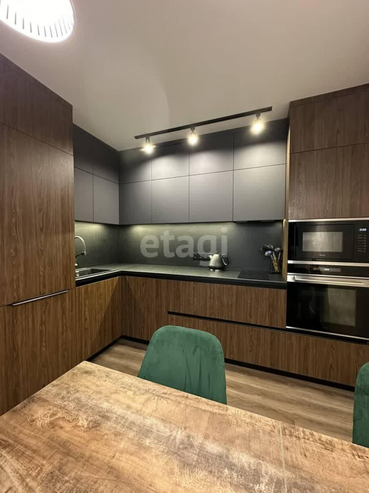 2-комн квартира Стройотрядовская, 8