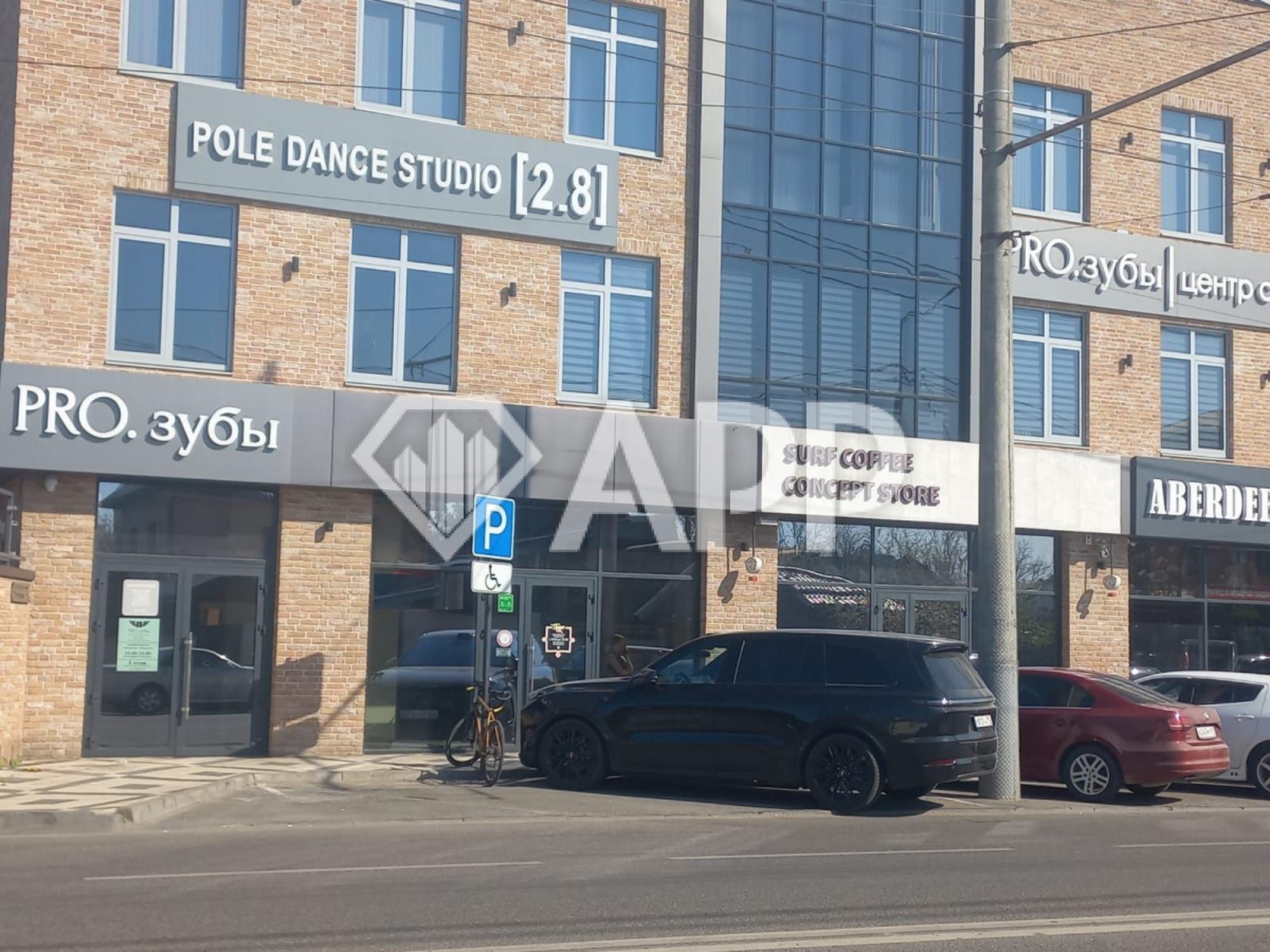 Купить торговое помещение за 145 000 000 рублей на ул им. Академика Трубилина, 34