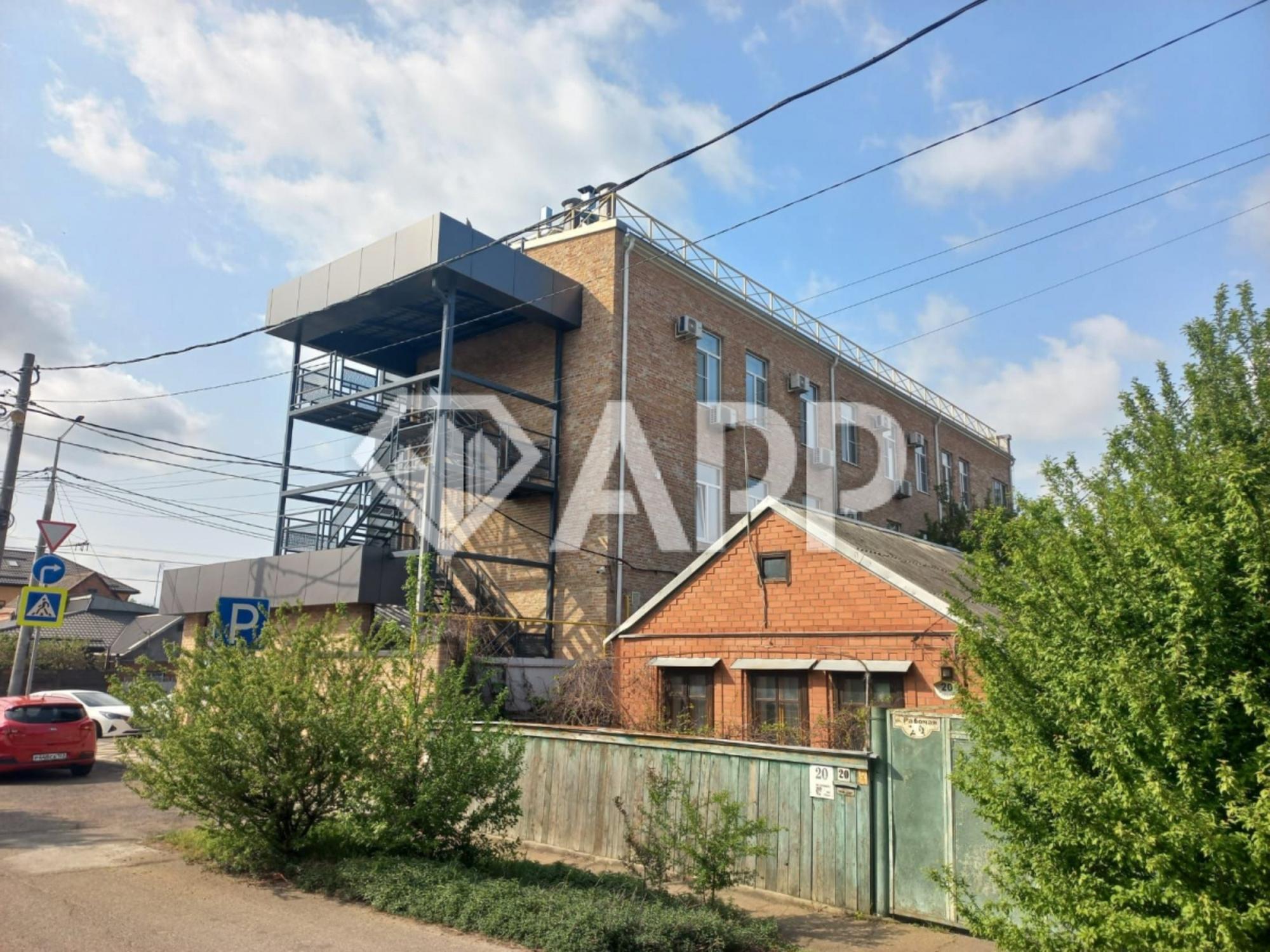 Купить торговое помещение за 145 000 000 рублей на ул им. Академика Трубилина, 34