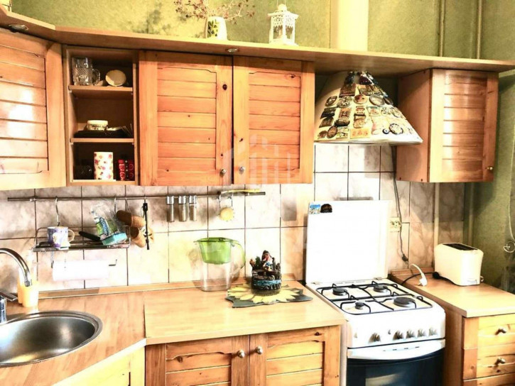 4-комн квартира 9 Января улица, 262/3