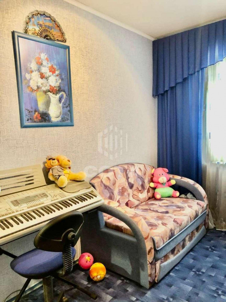 4-комн квартира 9 Января улица, 262/3