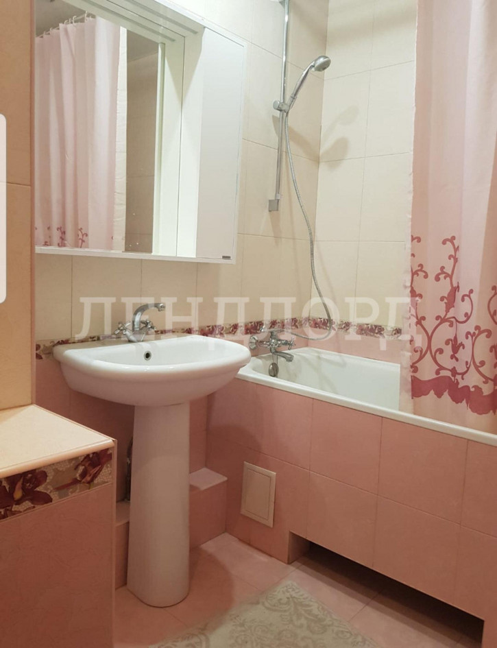 3-комн квартира улица Думенко, 13Д