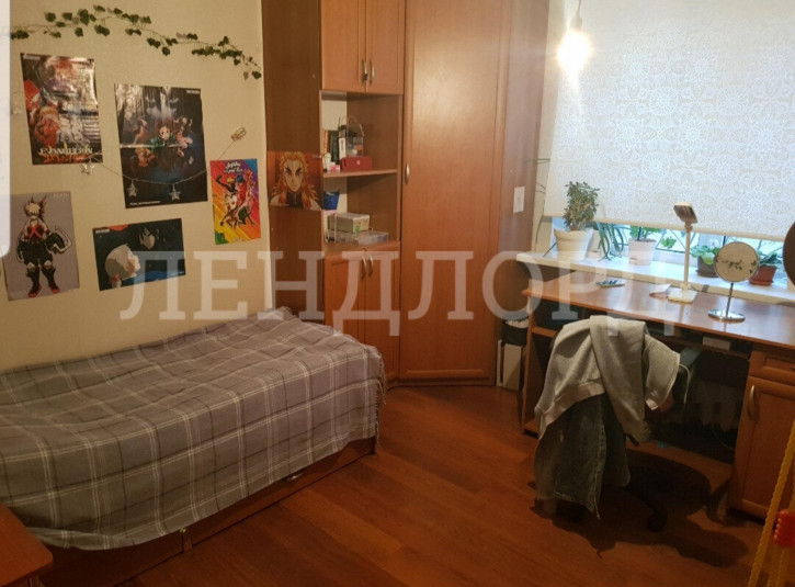 3-комн квартира улица Думенко, 13Д