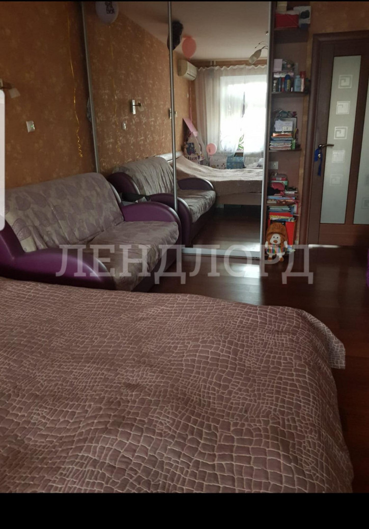 3-комн квартира улица Думенко, 13Д